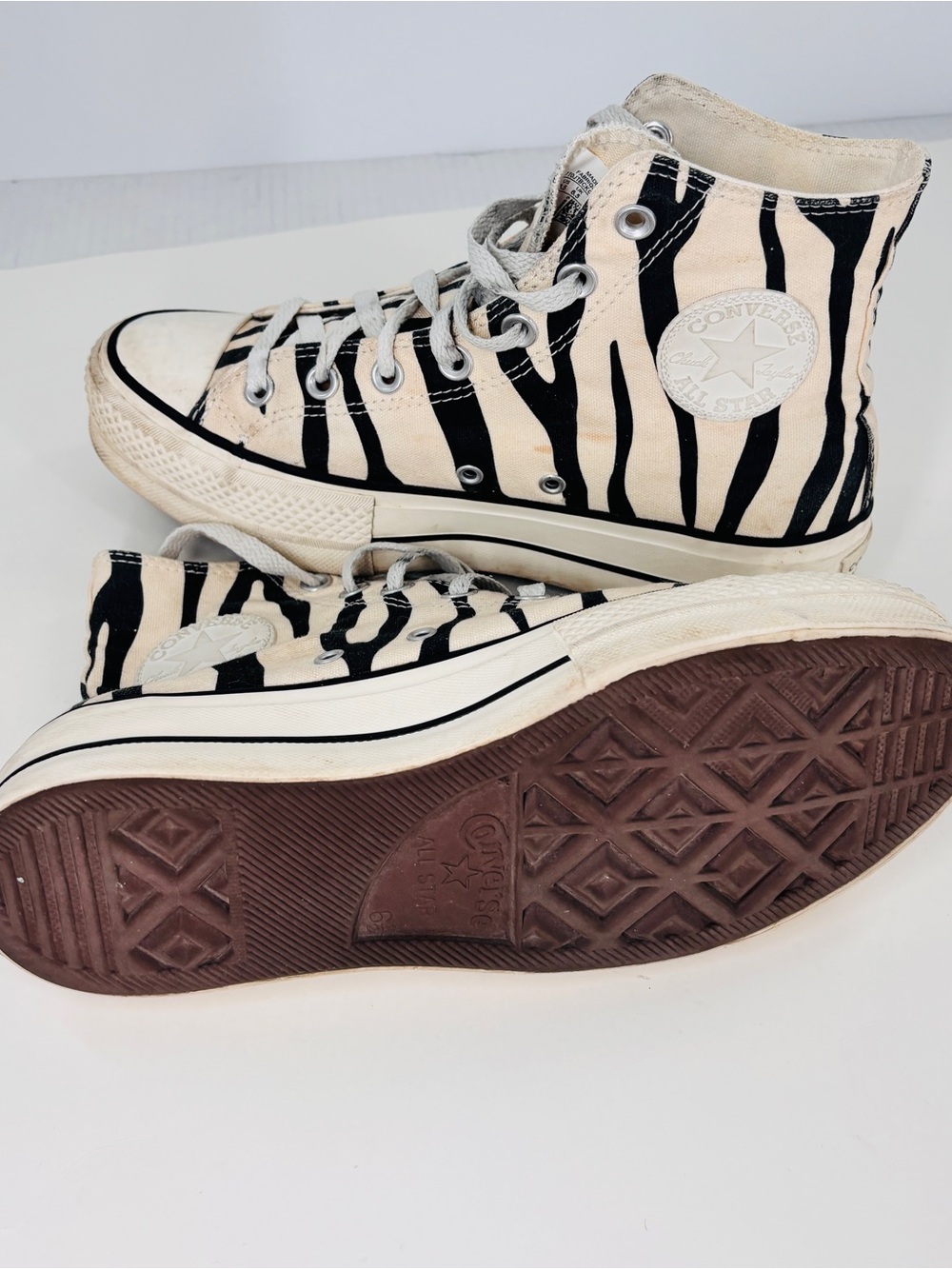 Converse High-Top Women’s Sneakers in Black & Cream Zebra Print Size 8.5 - Picture 6 of 6